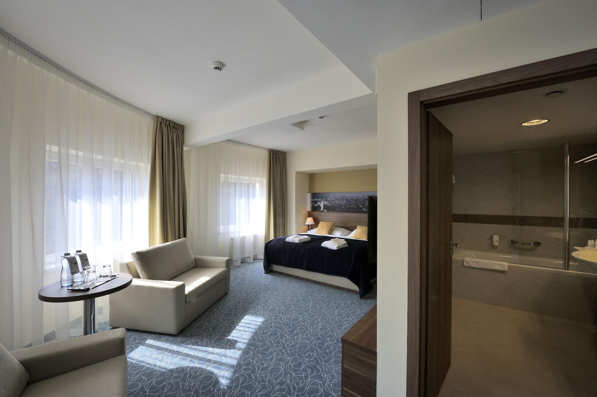 Imperial Hotel ออสตราวา ภายนอก รูปภาพ