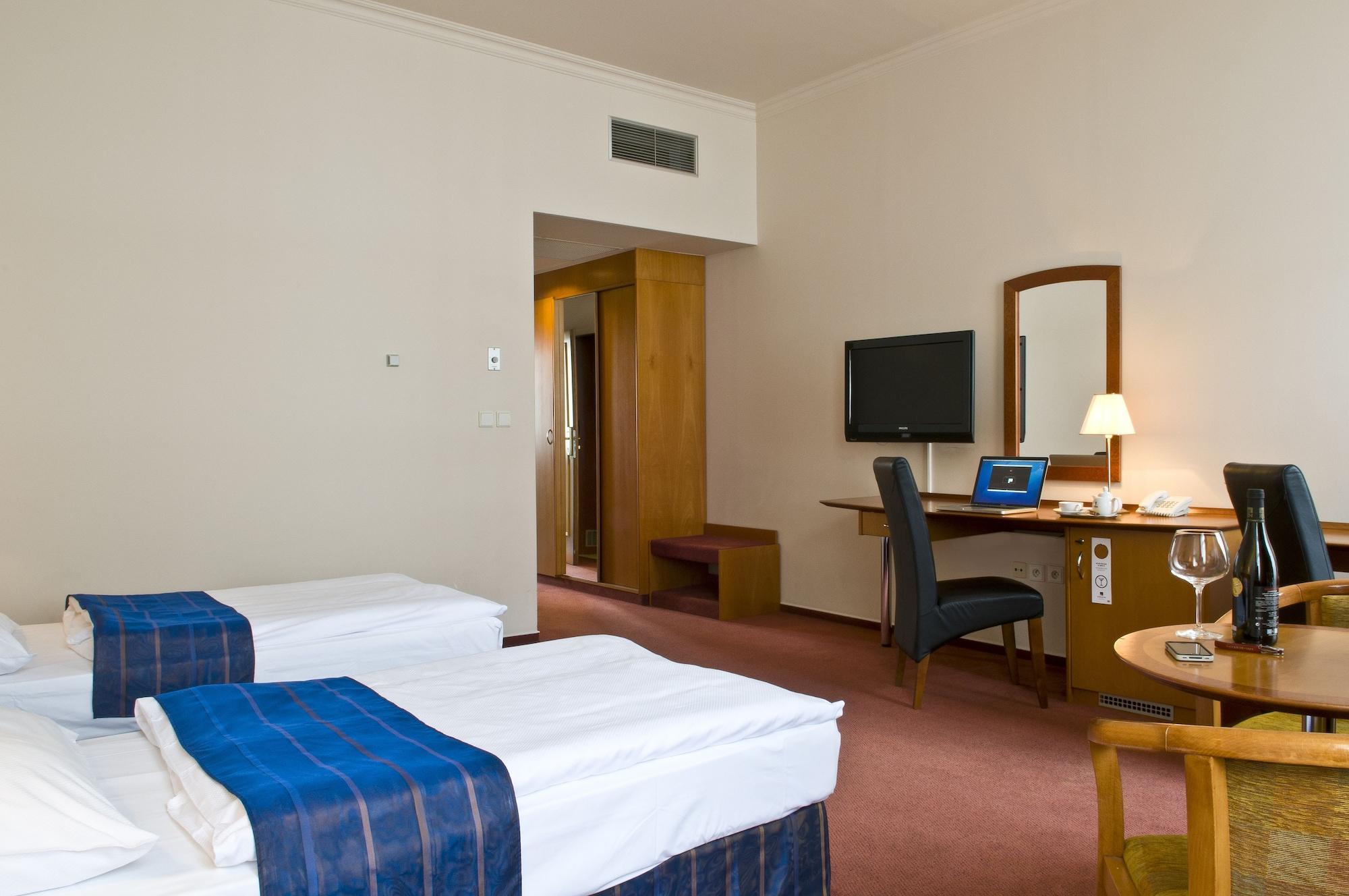 Imperial Hotel ออสตราวา ภายนอก รูปภาพ